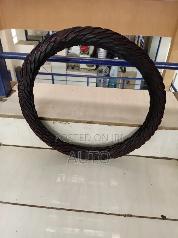 Kifuniko cha Steering Wheel Kilichoshonwa Mara Mbili - 1