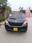 Nissan Tiida 2008 Nyeusi - 3