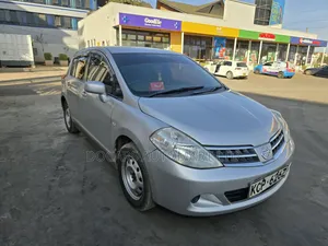 Nissan Tiida Hatchback 2011 Silver