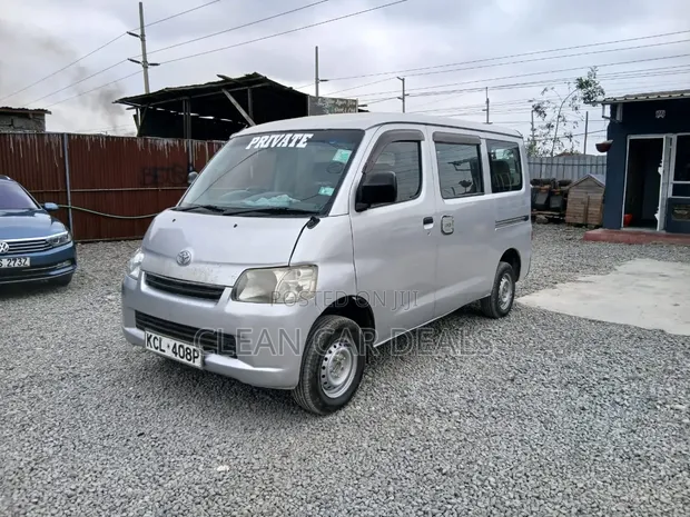 Toyota TownAce 2011 Silver - 1