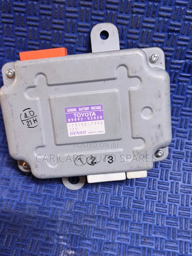 Toyota Sienta 2020 Hybrid Battery Voltage Computer - 1