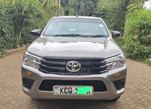 Toyota Hilux 2018 Beige - 1