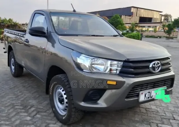 Toyota Hilux Revo 2022 Beige - 1