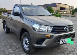 Toyota Hilux Revo 2022 Beige