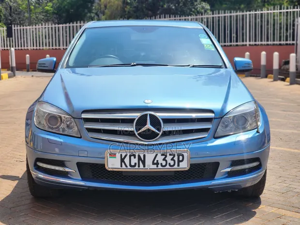 Mercedes-Benz C250 2010 Blue - 1