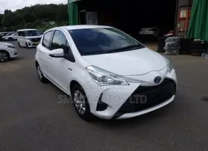 Toyota Vitz 1.5 FWD Hybrid 2019 Pearl