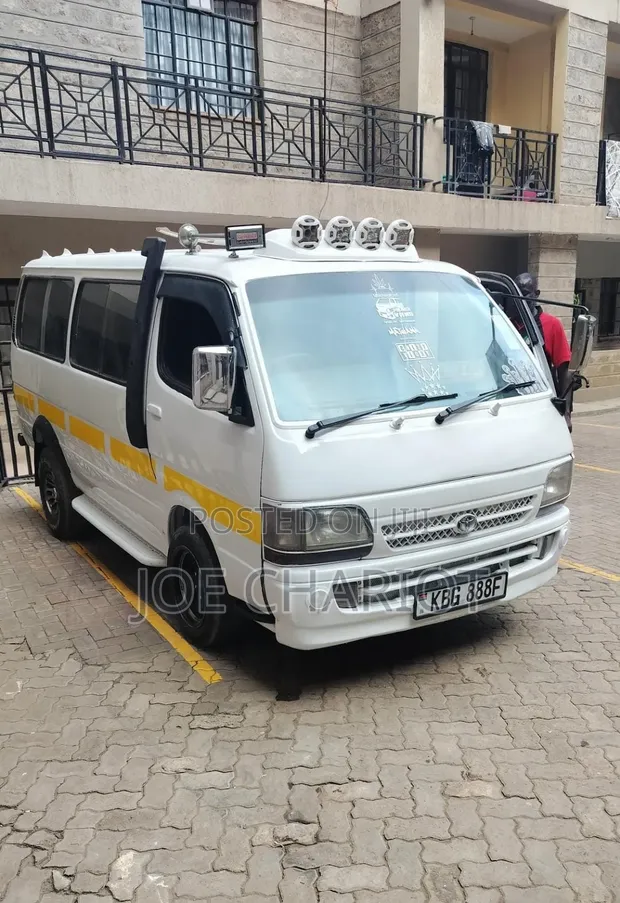 Toyota HiAce 2009 White - 1
