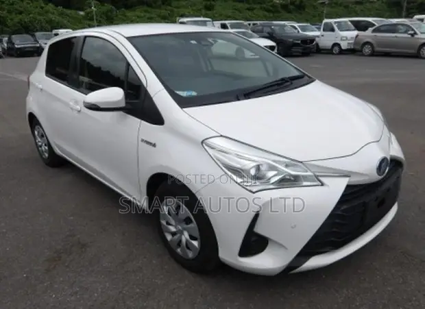 Toyota Vitz 1.5 FWD Hybrid 5dr 2019 Off White - 1