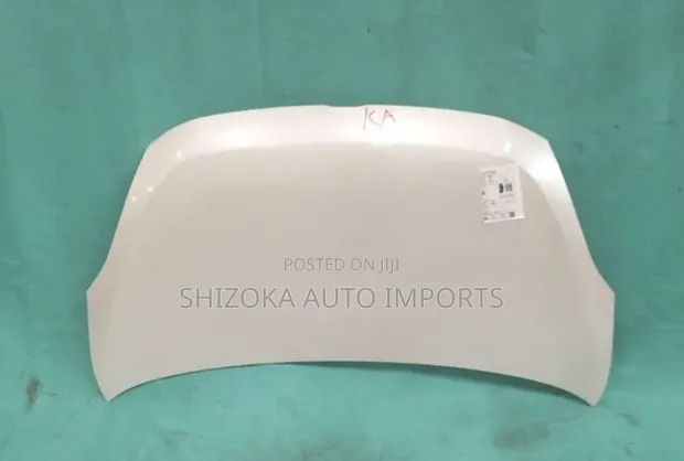 Toyota Isis Bonnet (2011) - 1