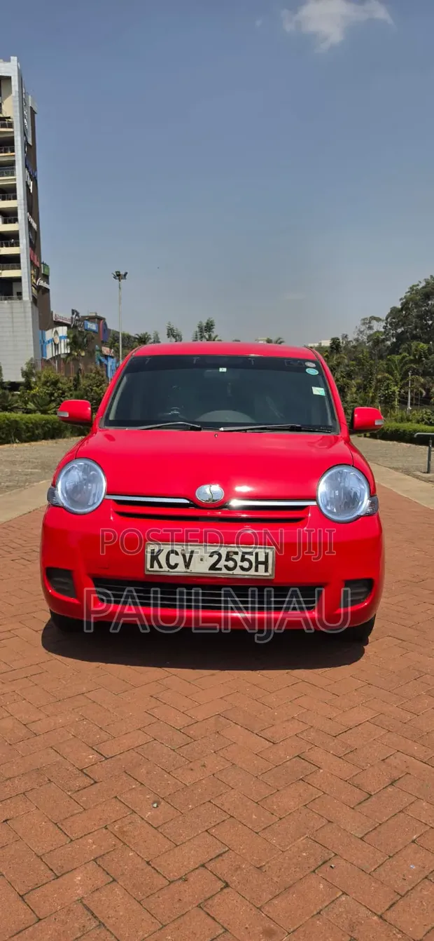 Toyota Sienta 2013 Red - 1