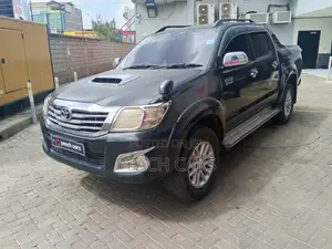 Toyota Hilux 2011 Nyeusi