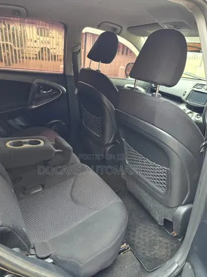 Toyota RAV4 2010 Nyeusi