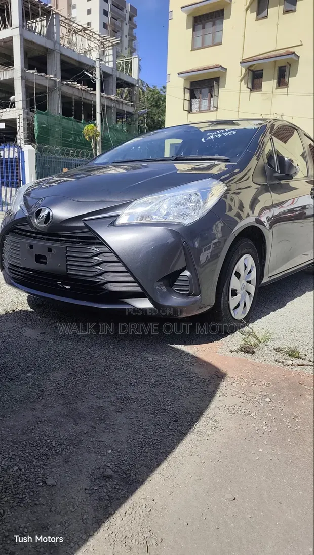 Toyota Vitz 2019 Gray - 1