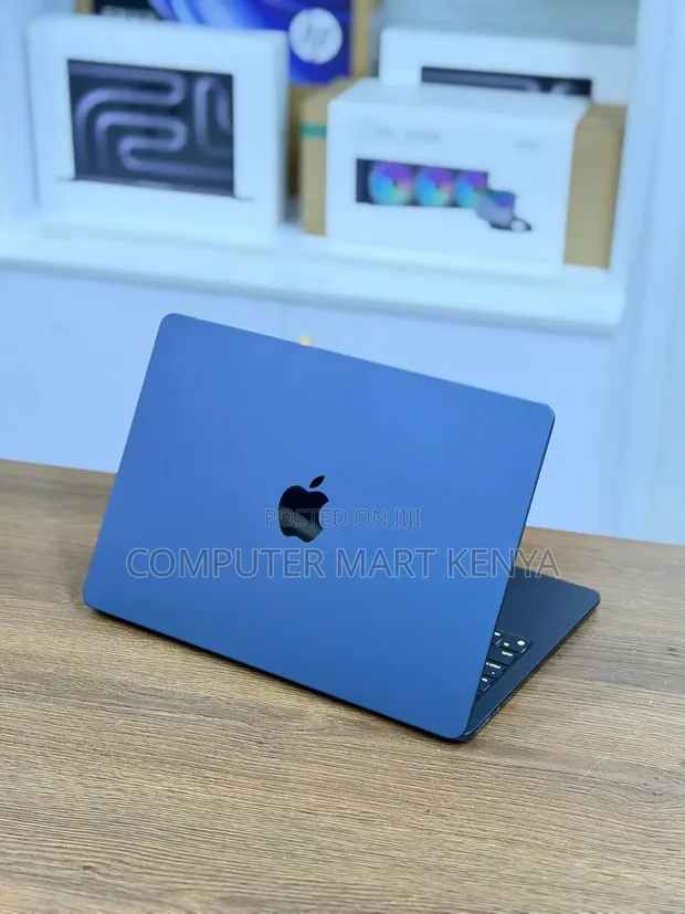 Apple MacBook Air M2 8GB RAM 256GB SSD - 1