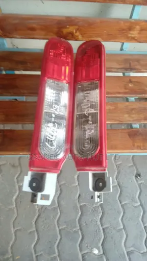 Nissan Cube Tail Light (Used)
