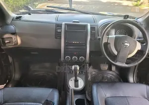 Nissan X-Trail 2012 Nyeusi