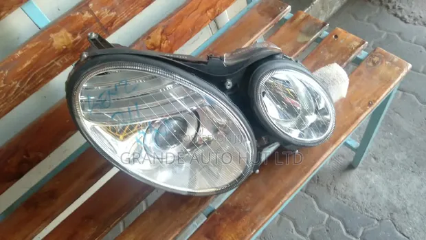Mercedes-Benz W211 Headlights (Used) - 1