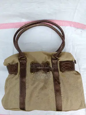 Gold Hand Bag - Sleek Chic Style