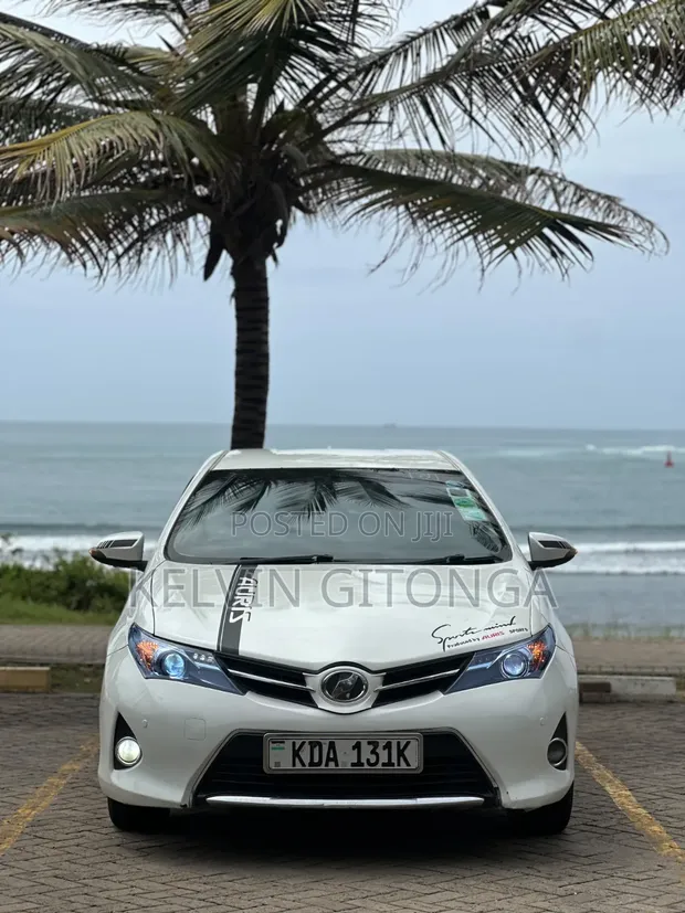 Toyota Auris 2015 White - 1
