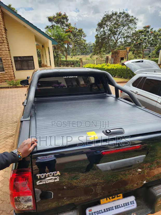 Toyota Hilux Roller Shutter Cover (Fibre Sport Rollbar Compatible) - 1