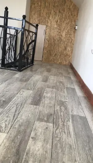 Hardwearing Vinyl Mkeka Wa Mbao - Natural Wood Design
