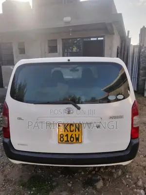 Toyota Probox 1.5 CNG 2WD 2011 Nyeupe