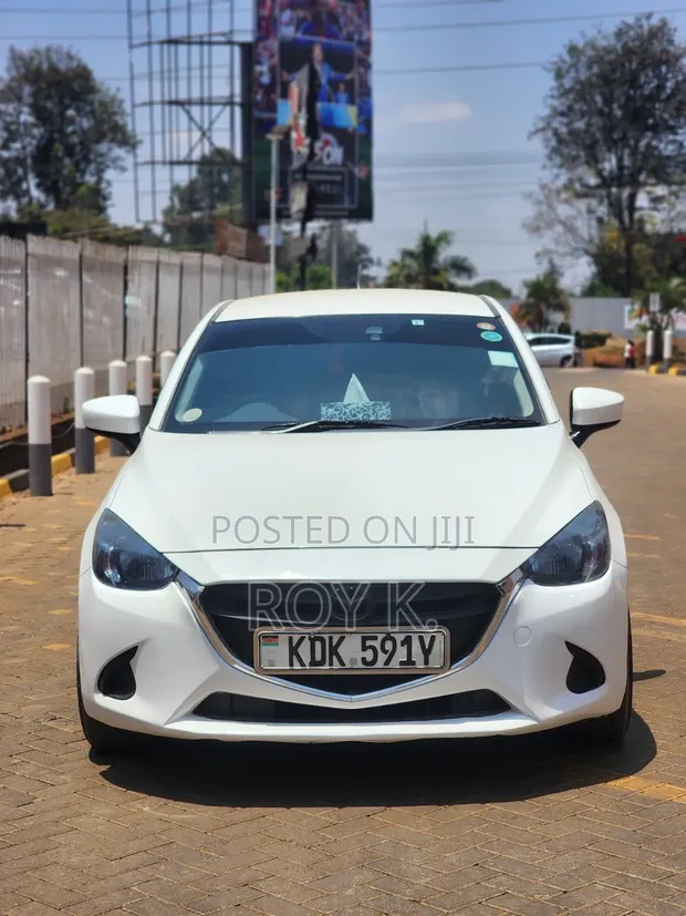 Mazda Demio 2015 White - 1