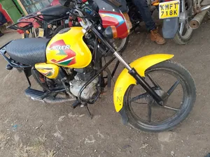 Bajaj Boxer 125 2025 Nyekundu