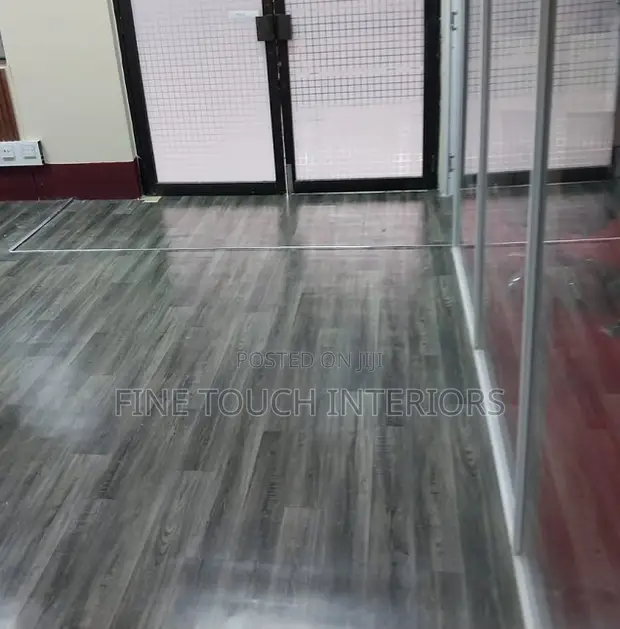 Signature Wood-Effect Vinyl Flooring Carpets - 1