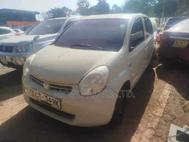 Toyota Passo 2011 Beige - 1