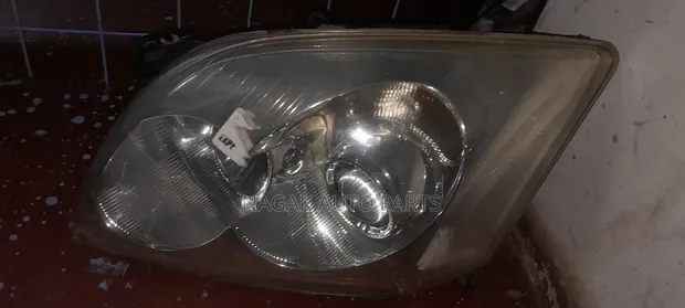 Toyota Avensis 2006 Headlight (Used) - 1