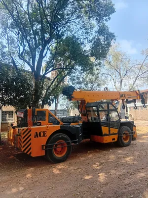 Hydra Crane for Lifting Services