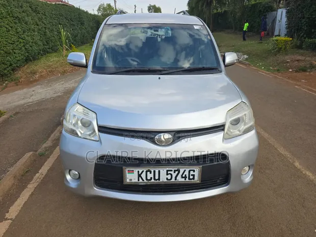 Toyota Sienta 1.5 FWD 2012 - White - 1