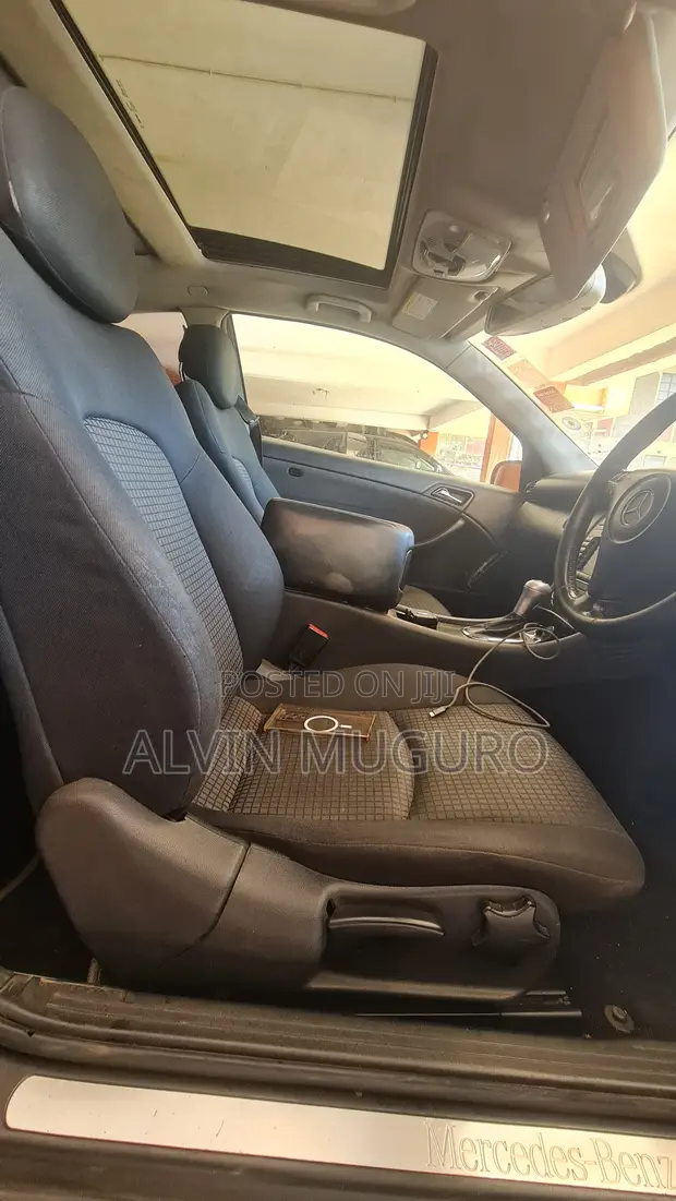 Mercedes-Benz C200 2005 Black - 1