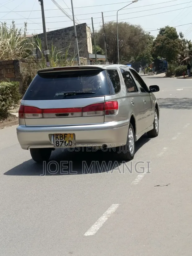 Toyota Vista 2002 Silver - 1