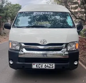 Toyota HiAce Commuter 2013 Nyeupe