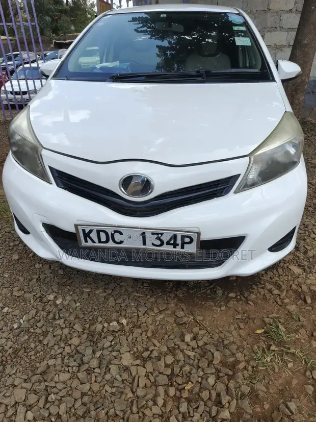 Toyota Vitz 2014 White - 1