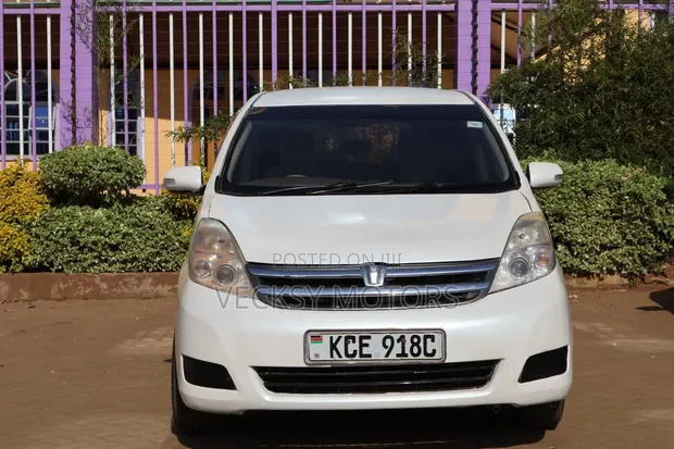 Toyota Isis 2008 White - 1
