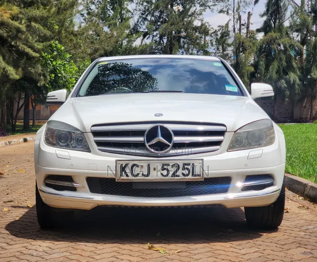 Mercedes-Benz C200 2010 White - 1