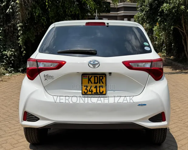 Toyota Vitz 2017 White - 1