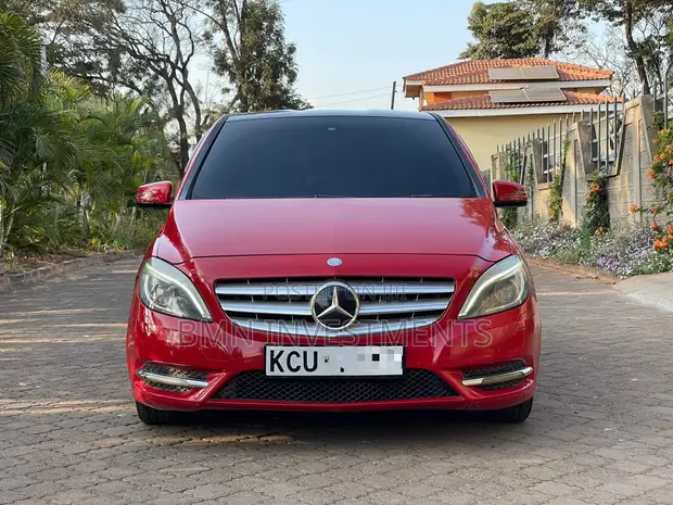 Mercedes-Benz B-Class B180 Petrol 2012 Red - 1