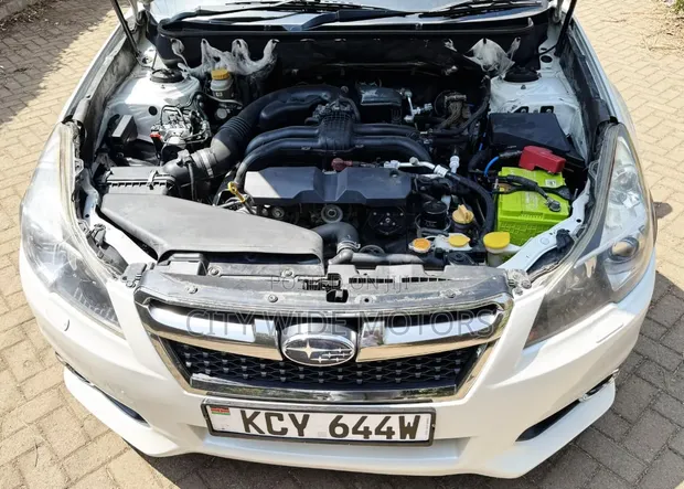 Subaru Legacy 2013 White - 1