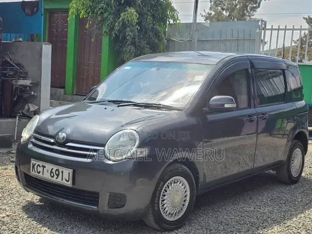 Toyota Sienta 2013 Black - 1