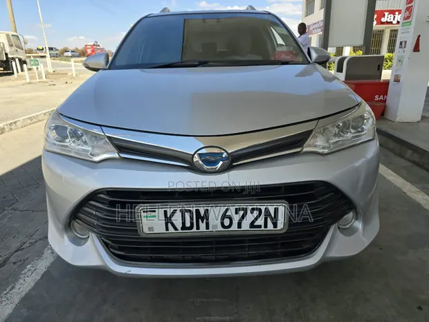 Toyota Corolla Fielder 2016 Hybrid Silver - 1