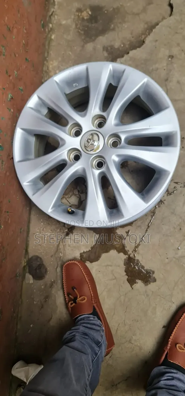 Toyota Noah/Voxy/Auris/Isis 16-inch Rims - 1