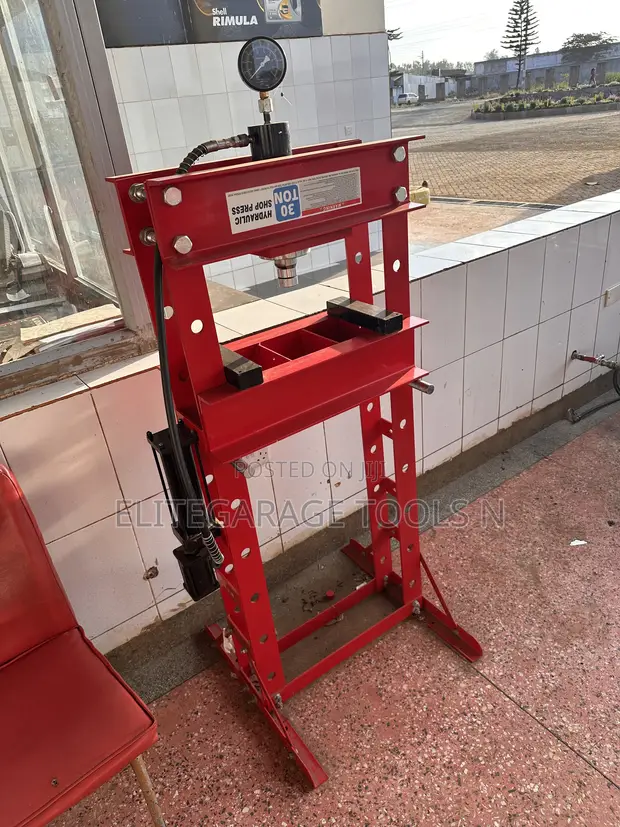 New Sunshine Italy 30-Tonne Pneumatic Press Machine - 1