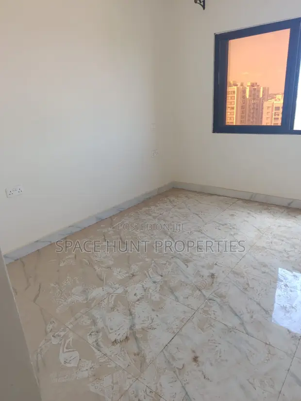 Ghorofa ya Chumba 1 cha Kulala, Eneo la Gateway Mall, kwa Uuzaji - 1