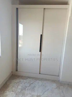 Ghorofa ya Chumba 1 cha Kulala, Eneo la Gateway Mall, kwa Uuzaji