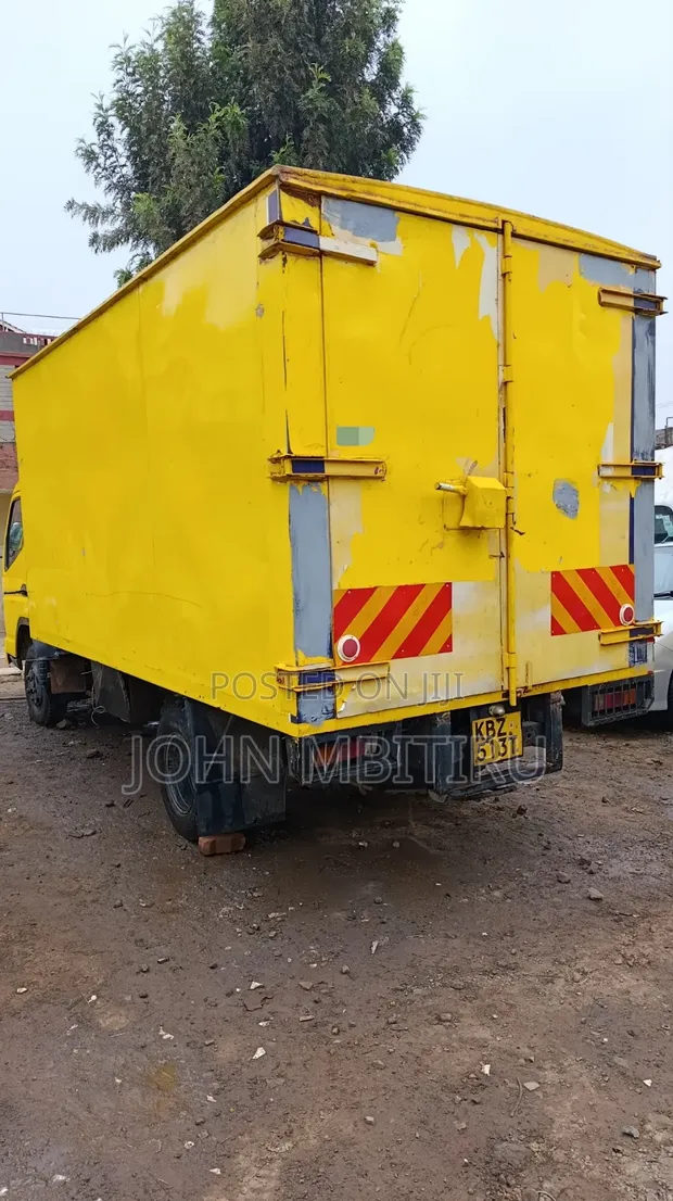 Mitsubishi Canter 2013 Yellow - 1
