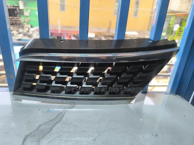 Nissan Tiida Grille - 1
